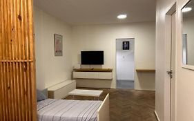 Amplio Studio divisible, zona Movistar Arena y cerca de Palermo, 4 pax